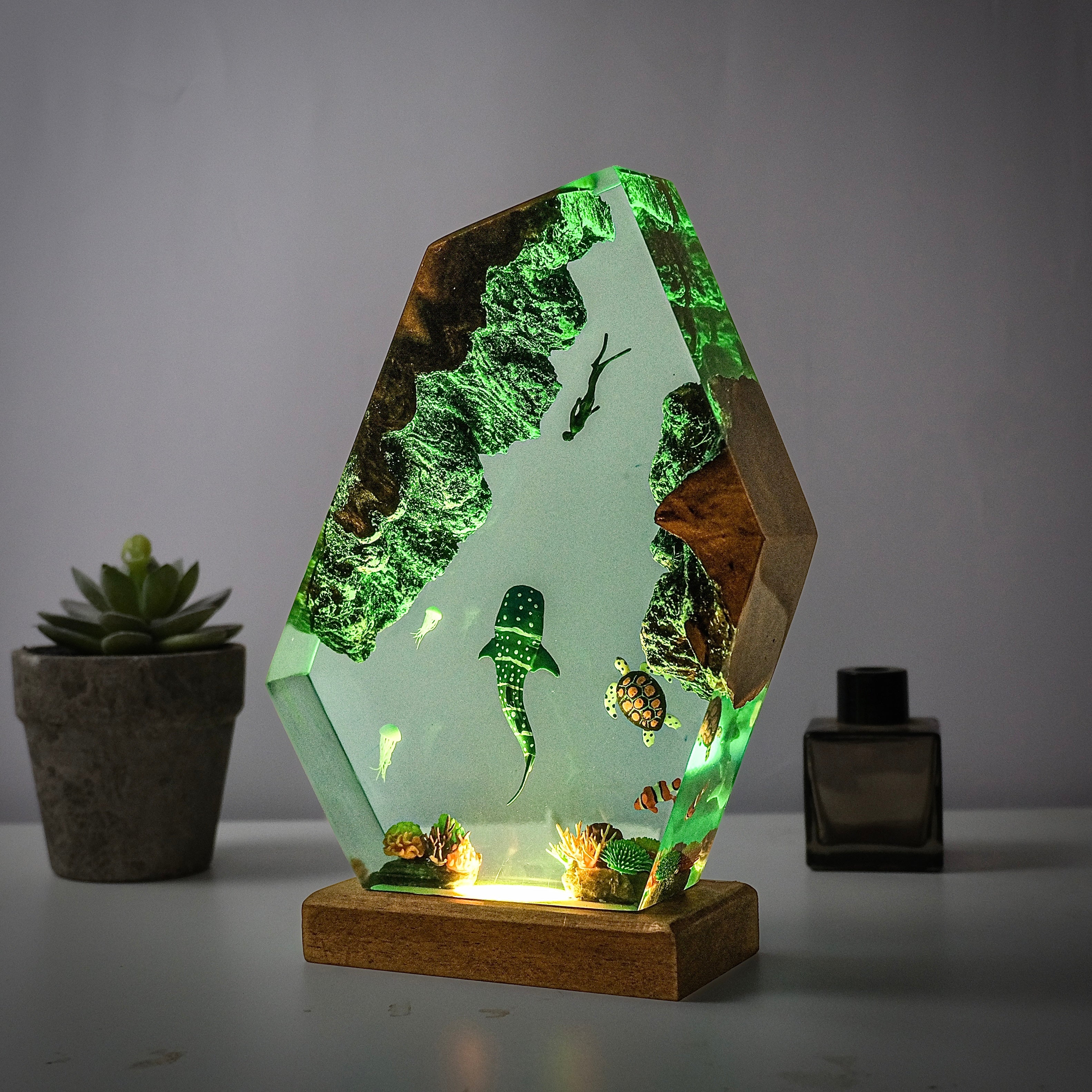 Ocean resin lamps for sharks, turtles and divers