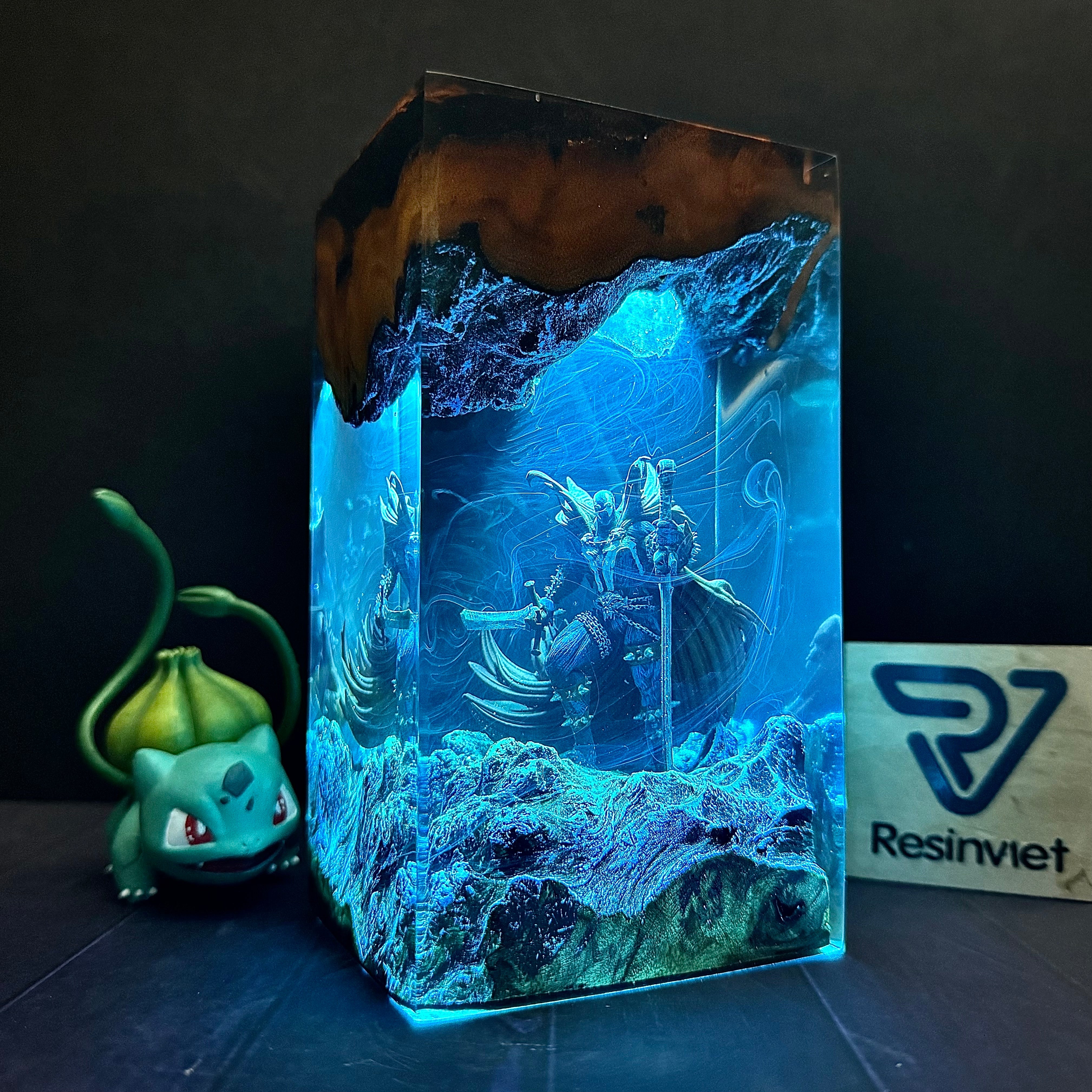 Spawn Resin lamp