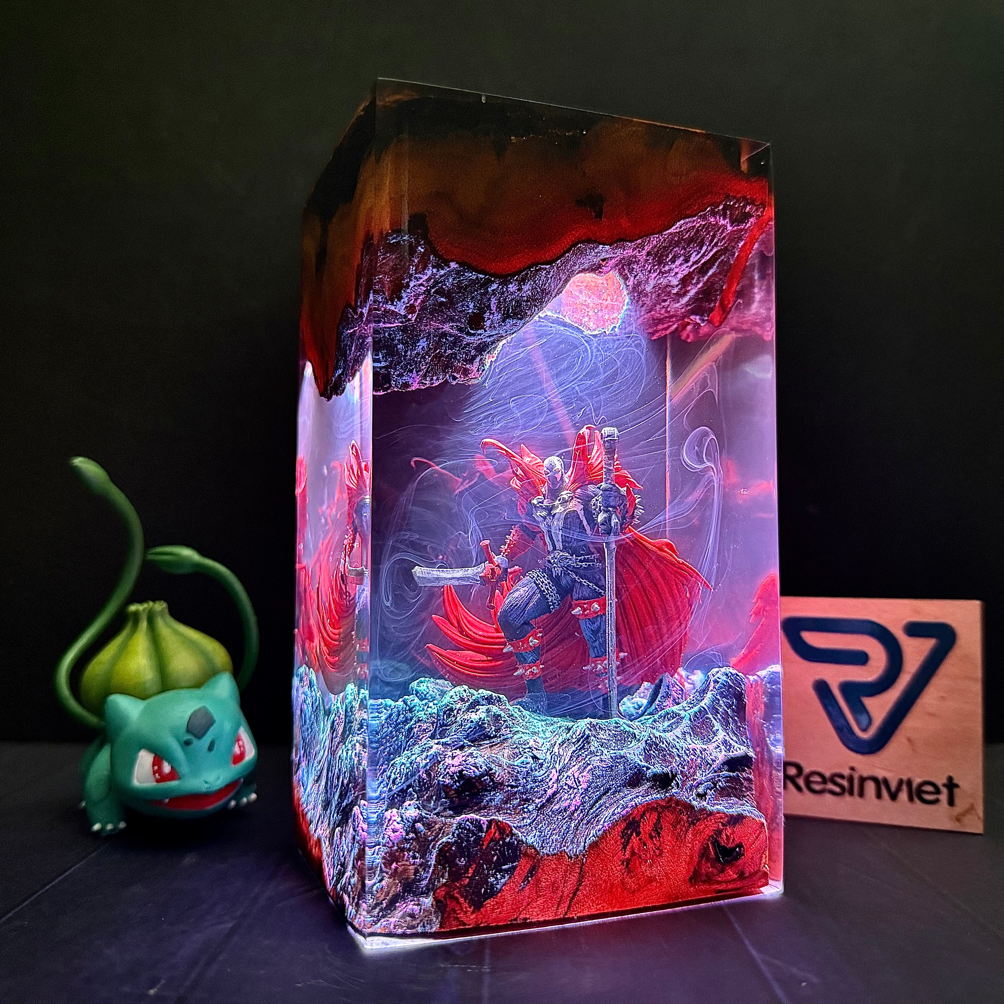 Spawn Resin lamp