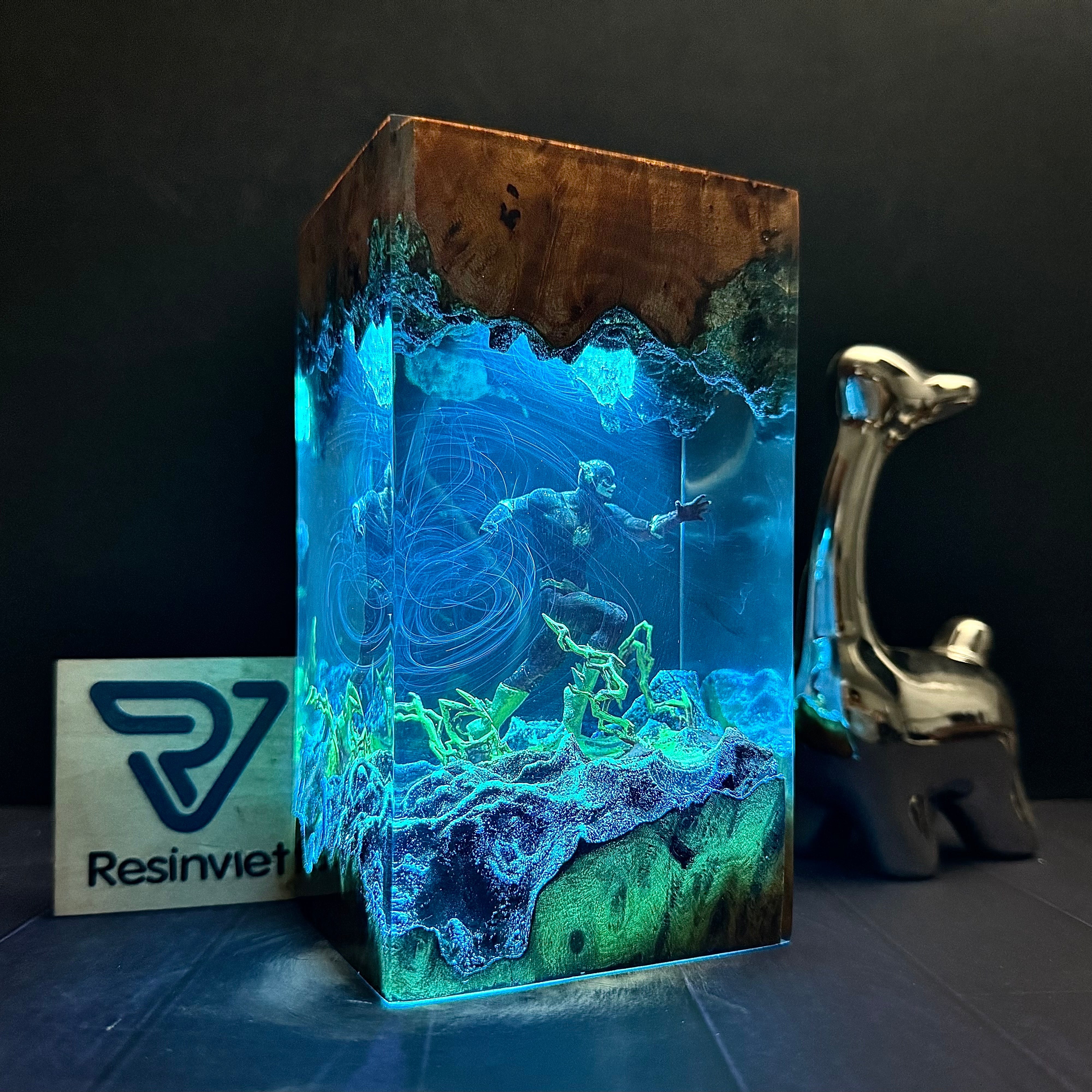 Flash Resin lamp