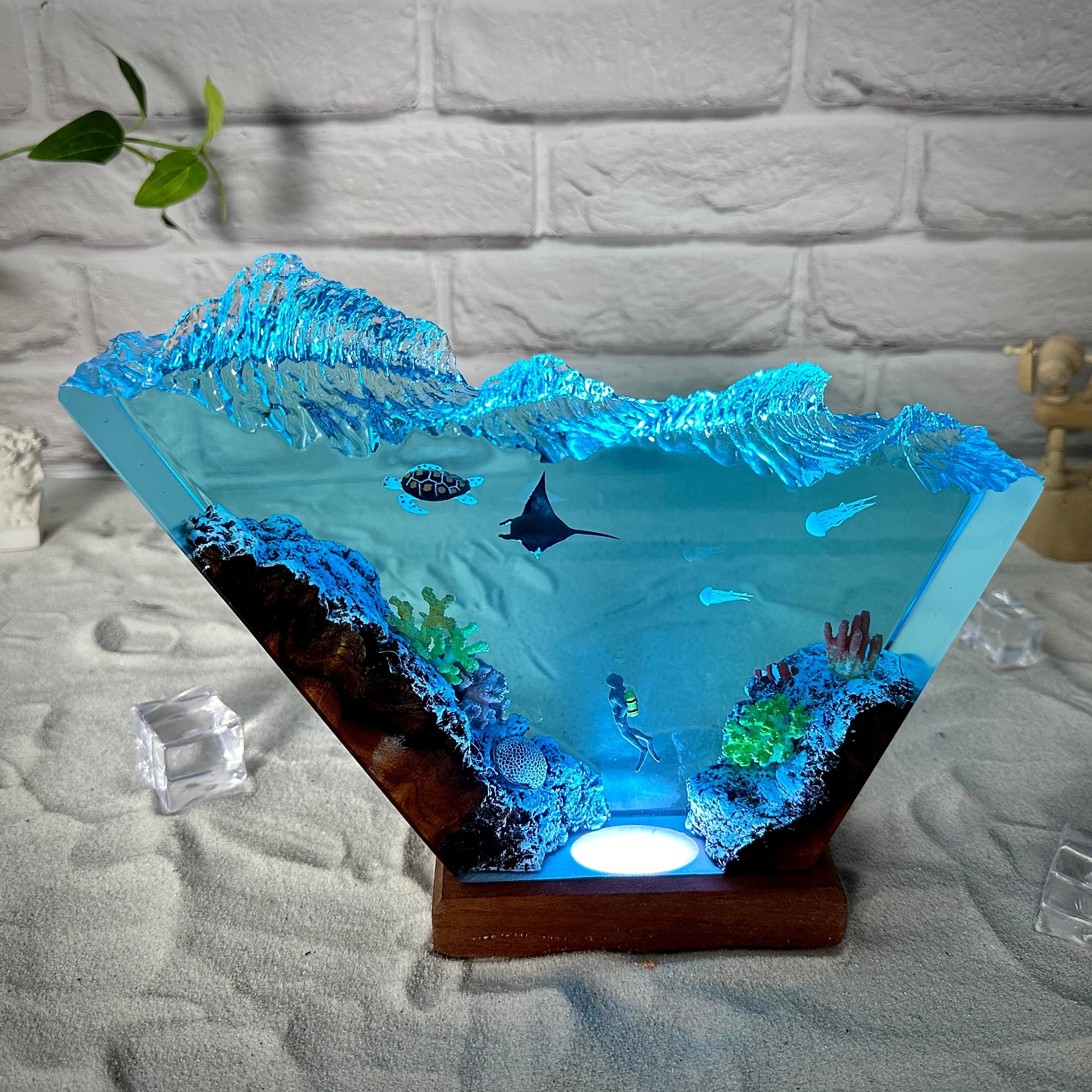 Ocean resin lamps .High waves divers, rays and turtles