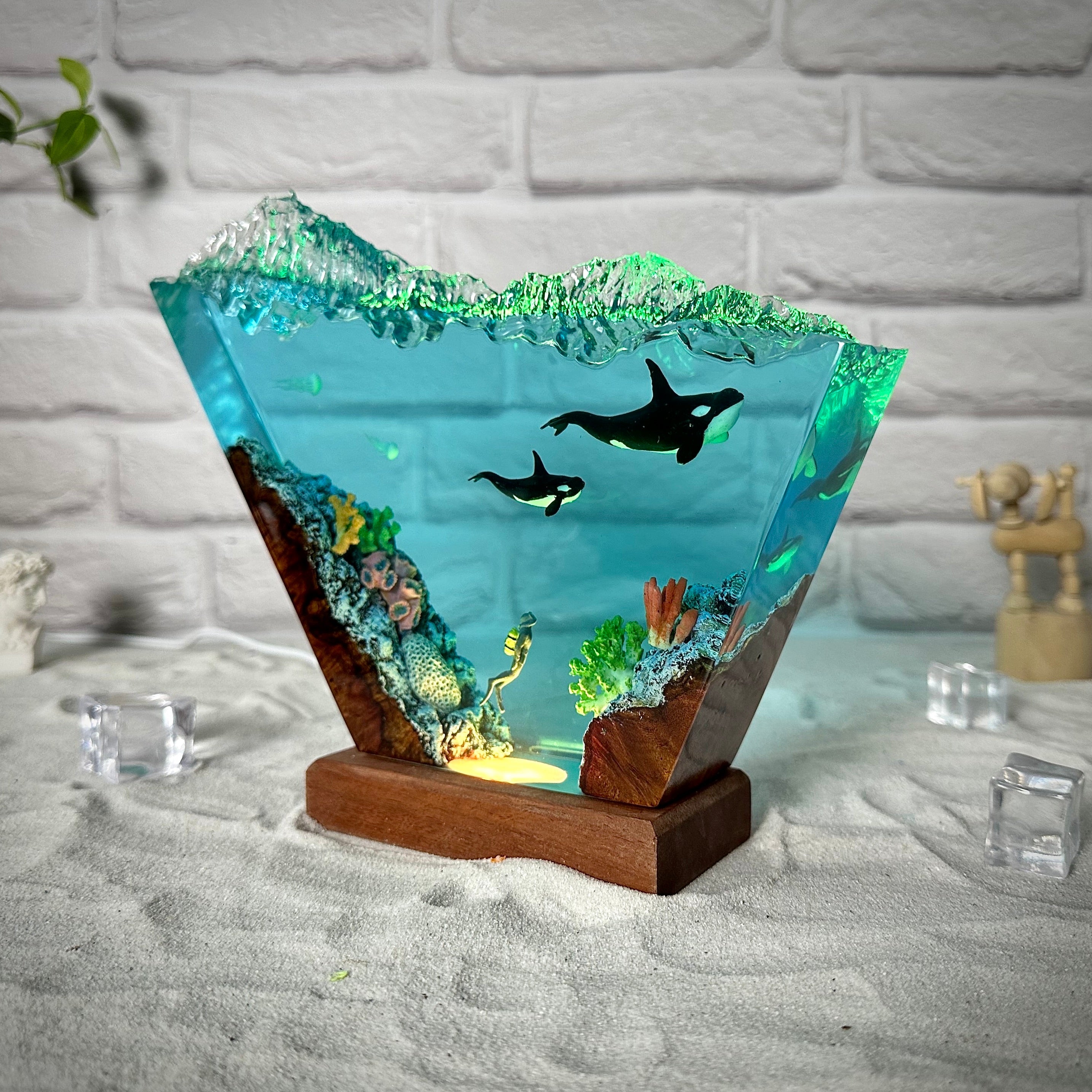 Ocean resin lamps .High wave diver and 2 Orca