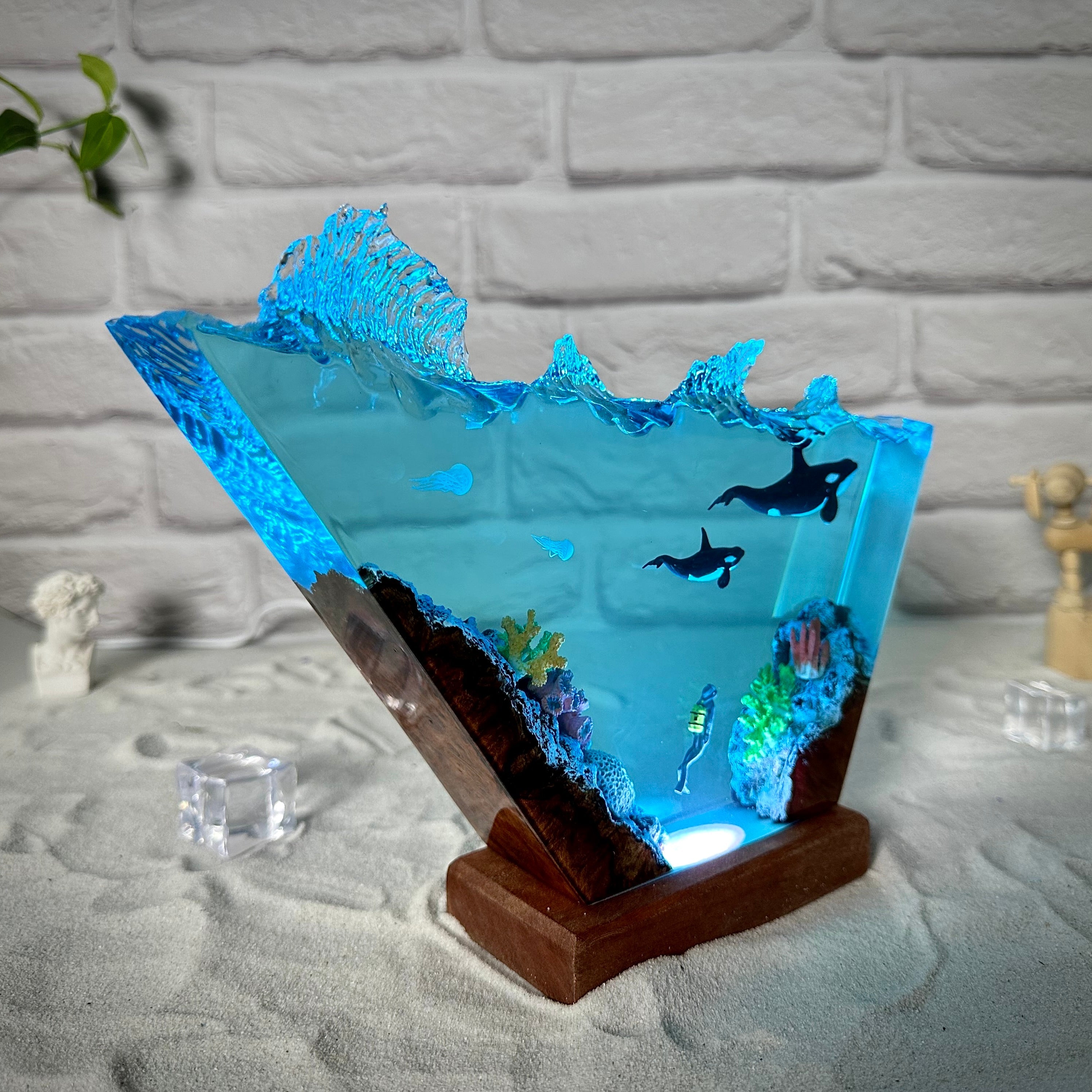 Ocean resin lamps .High wave diver and 2 Orca