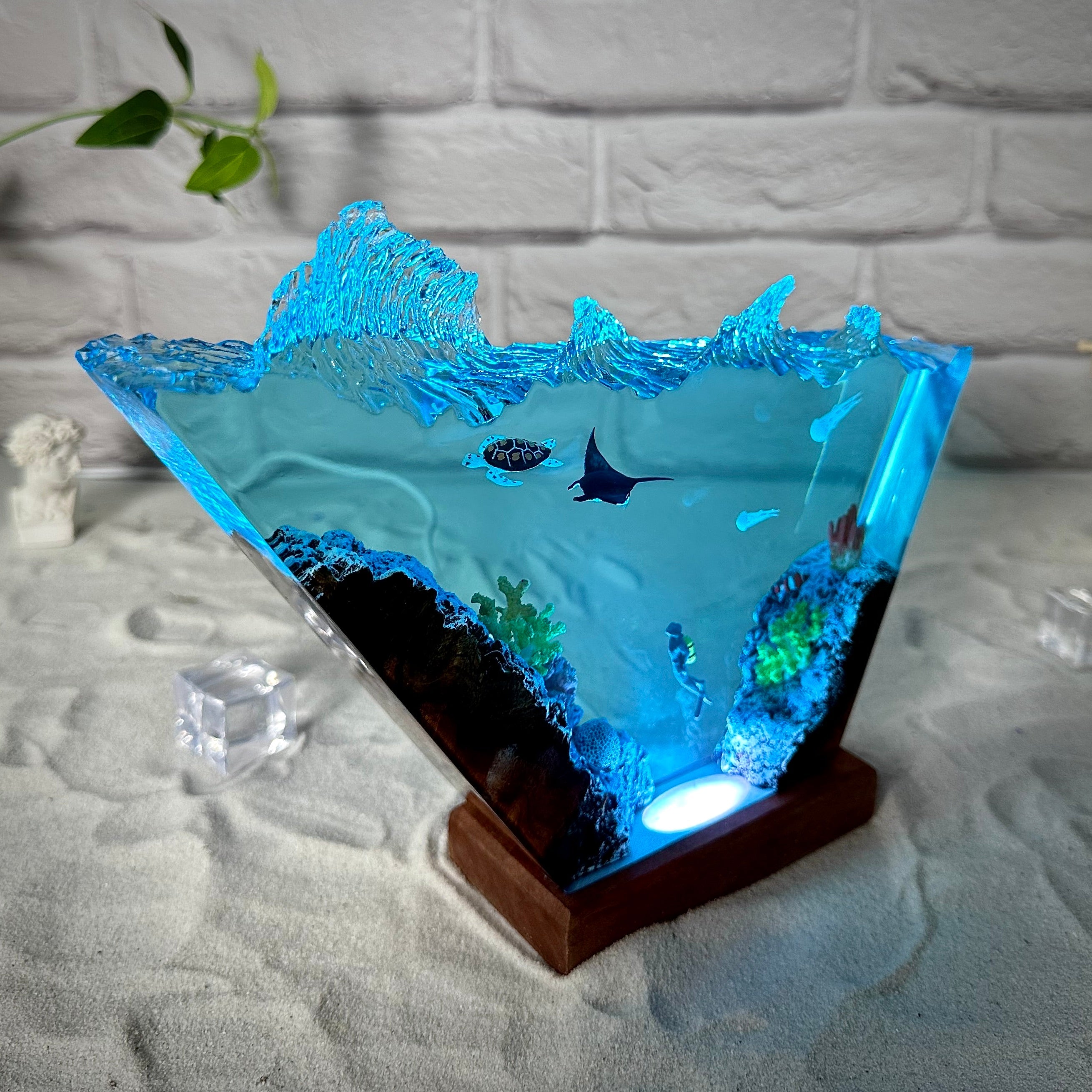 Ocean resin lamps .High waves divers, rays and turtles