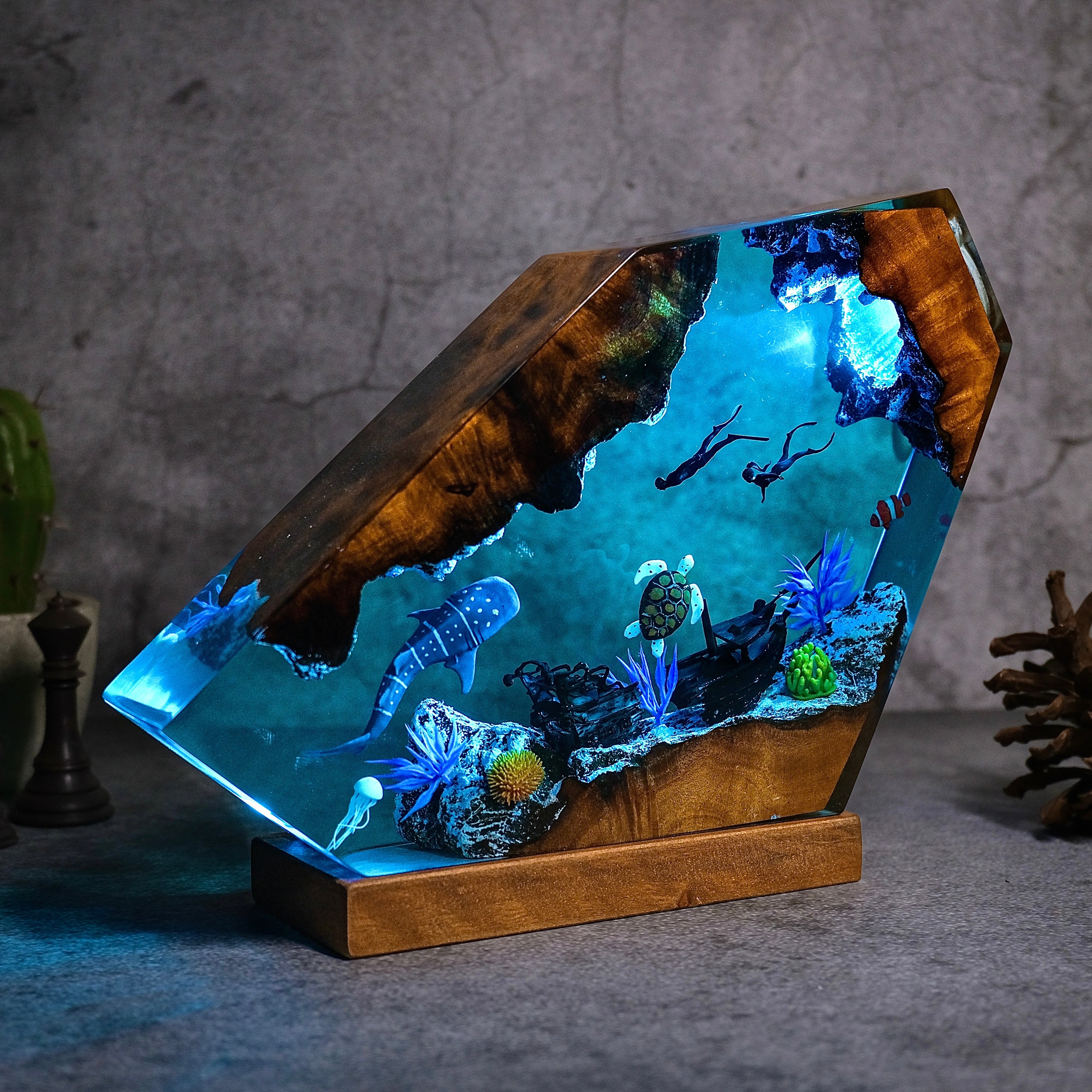 Ocean resin lamps . Sunken boat, Whale shark, turtle and 2 divers