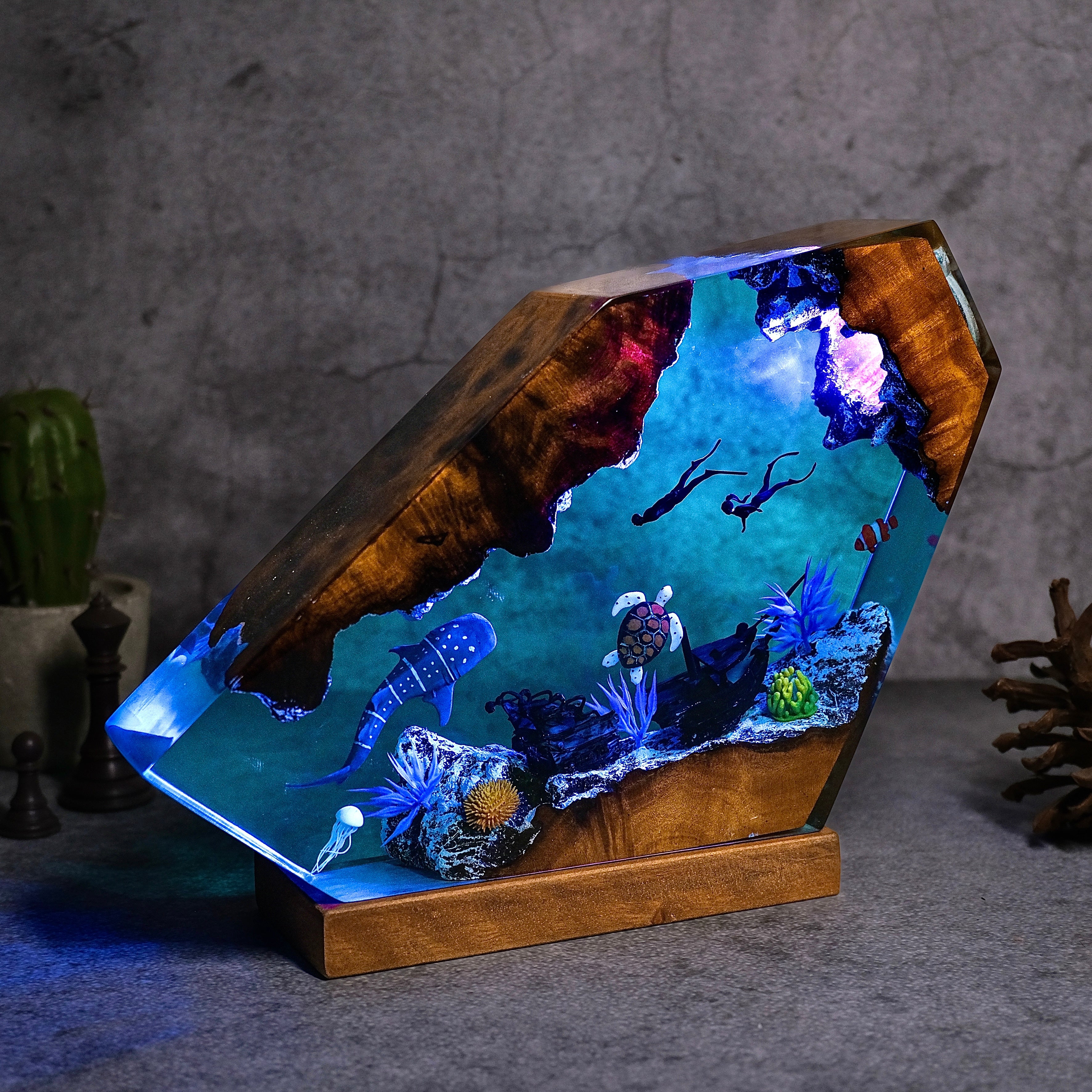 Ocean resin lamps . Sunken boat, Whale shark, turtle and 2 divers