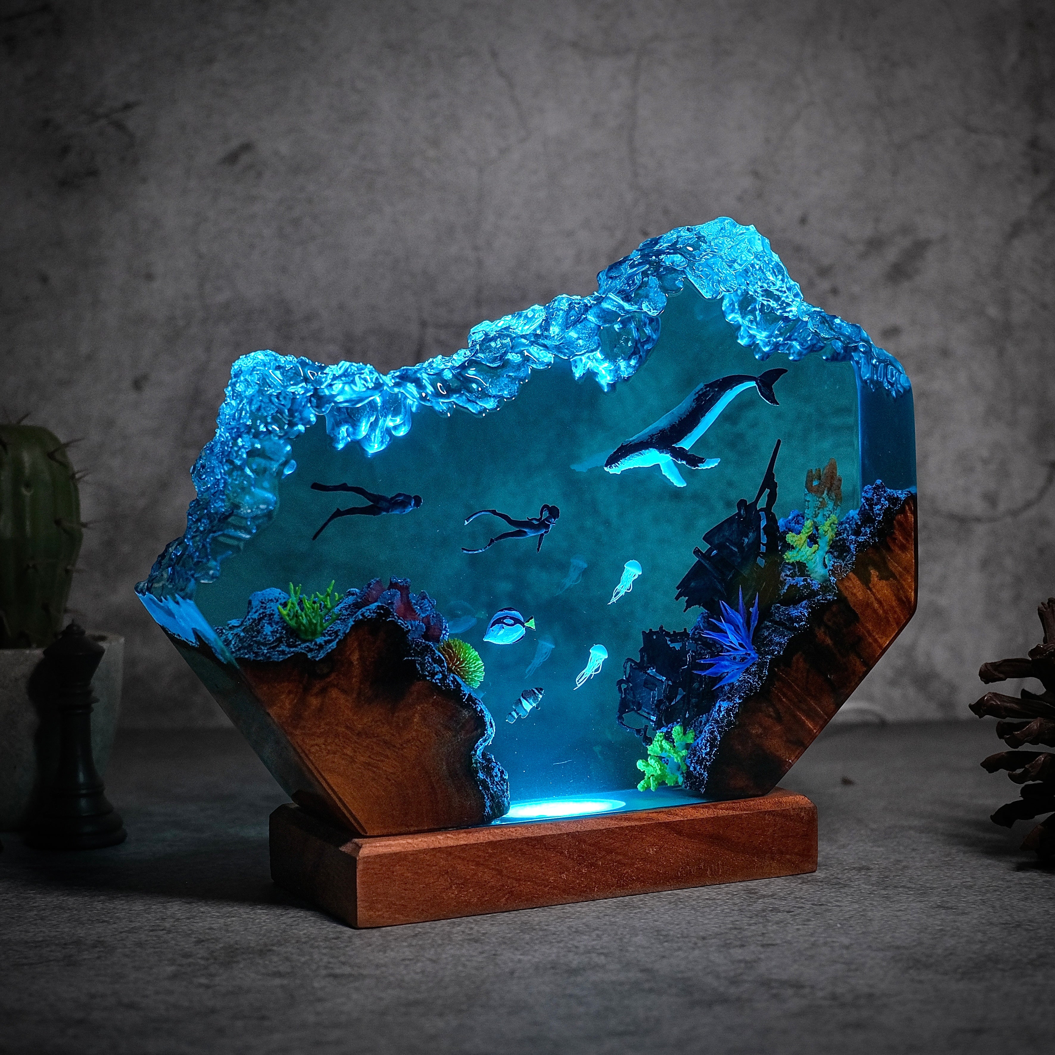 Ocean Fragments, Blue whale and 2 divers resin lamp