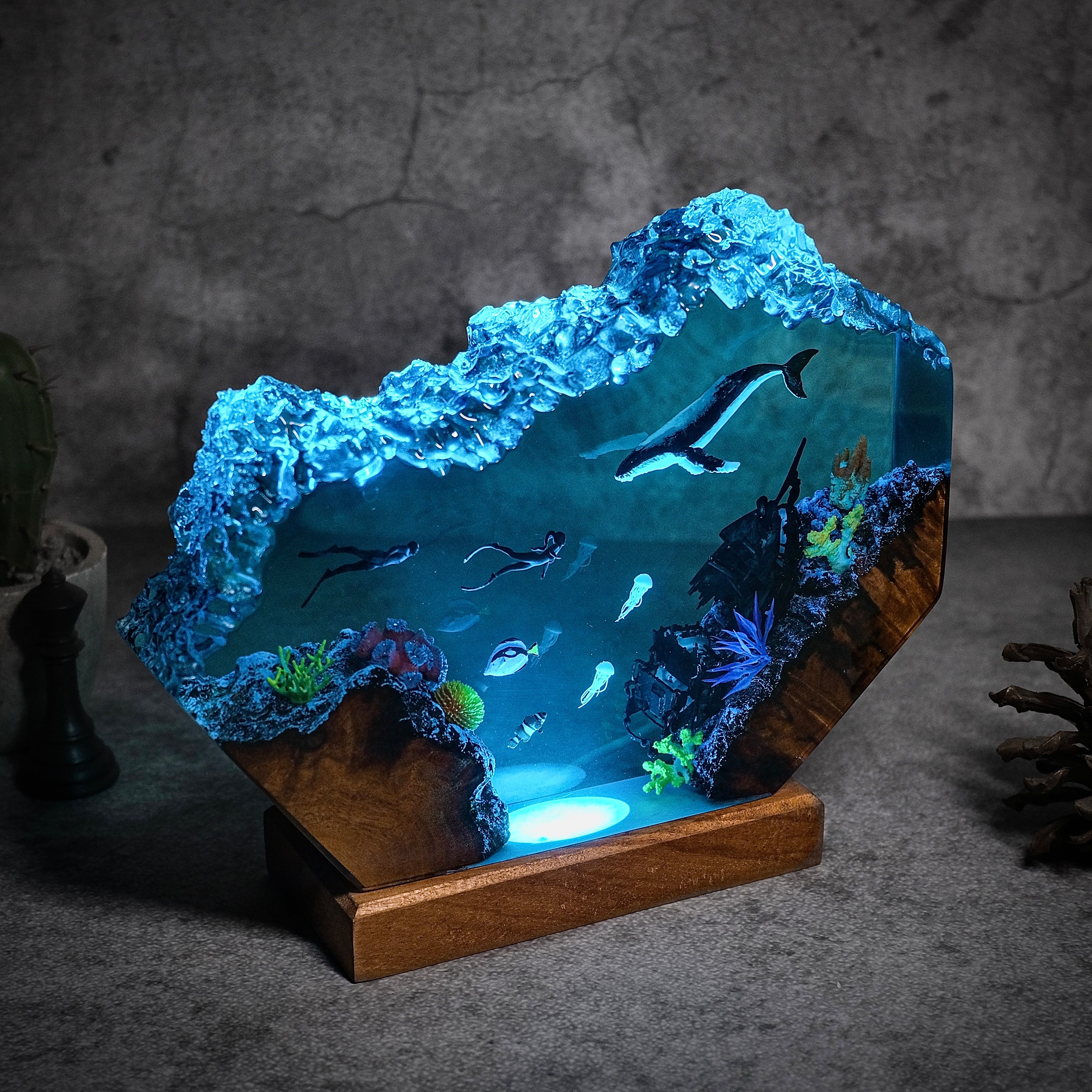 Ocean Fragments, Blue whale and 2 divers resin lamp