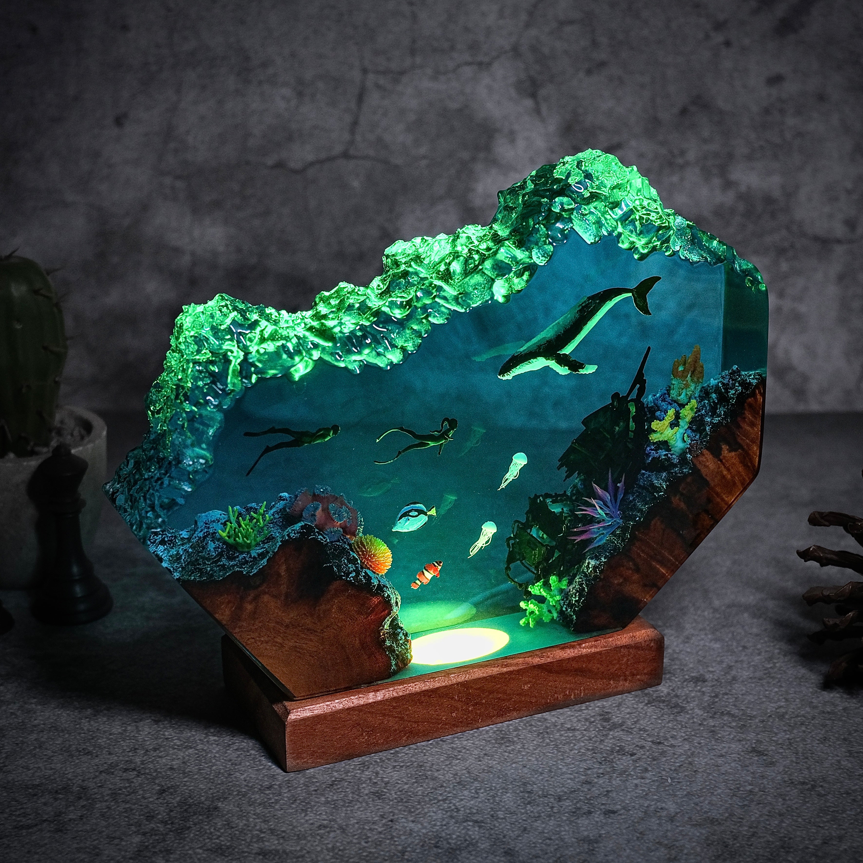 Ocean Fragments, Blue whale and 2 divers resin lamp