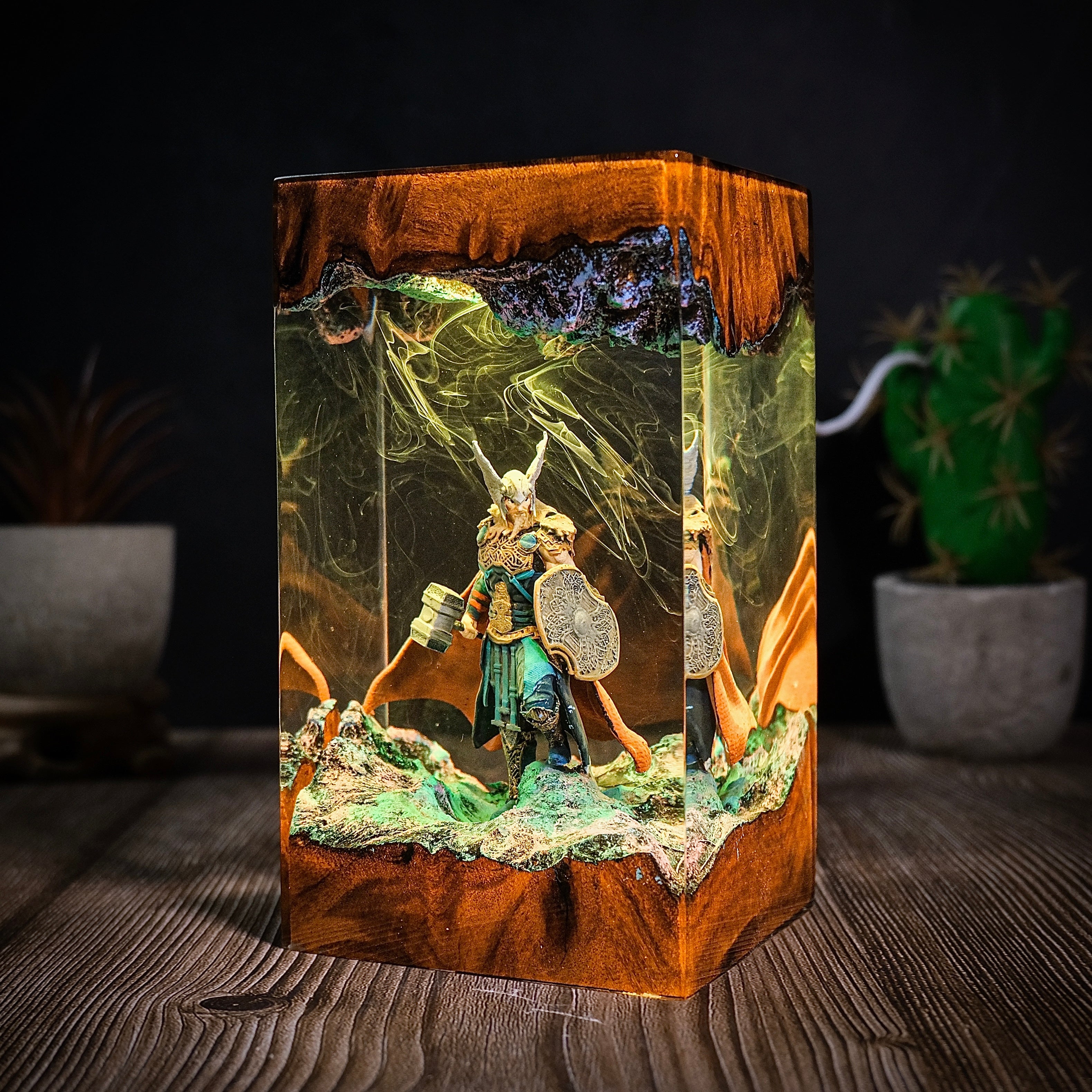 Thor Resin lamp