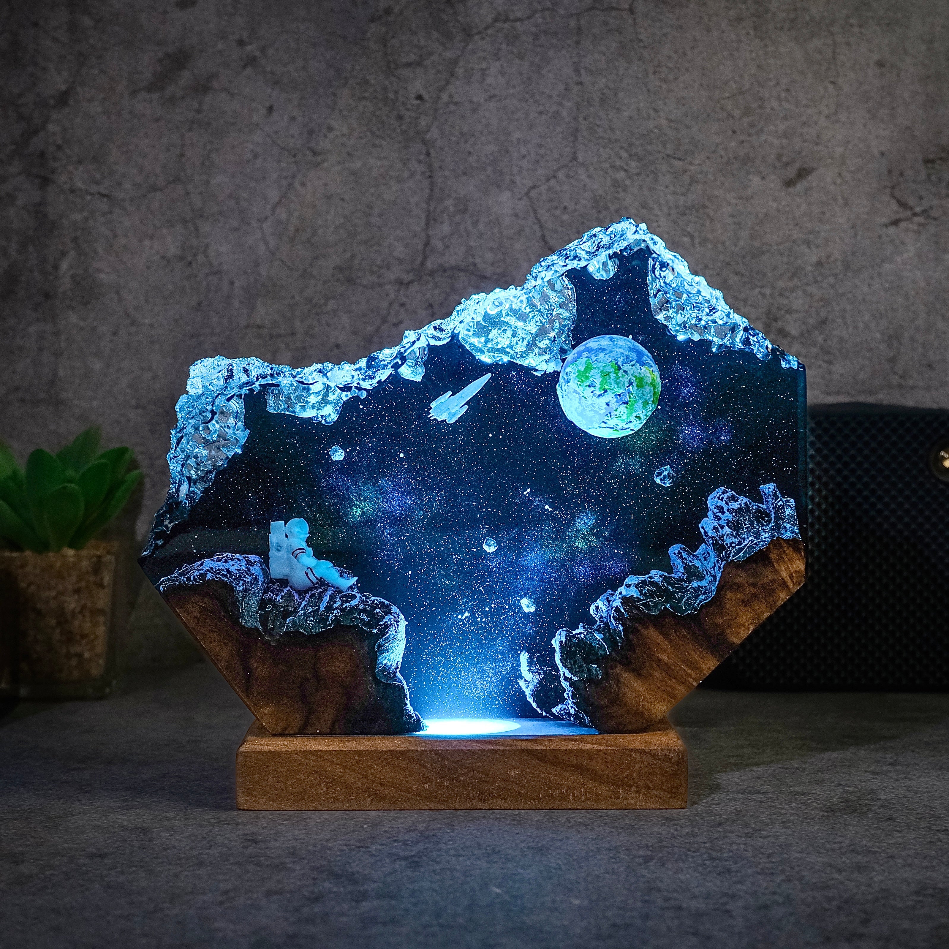 Space Piece. Milky Way, Astronauts and Earth Resin lamp